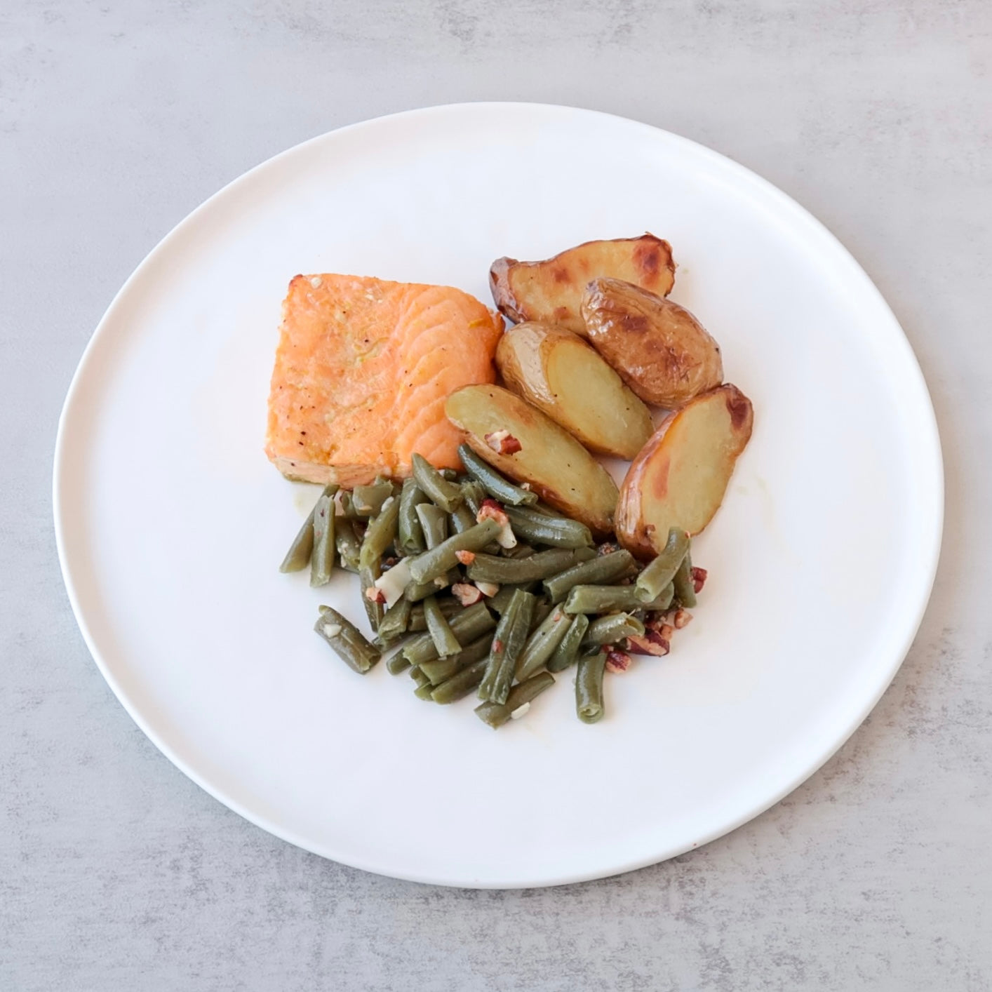Sweet Heat Salmon with Pecans, Potatoes, and Green Beans [Heat & Eat]